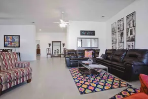 Beale 2 bks, 1st FLOOR 5000 sqft 11 beds + parking - Image 2