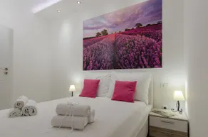 Modern Apt near historical core - Image 3