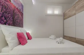 Modern Apt near historical core - Image 4