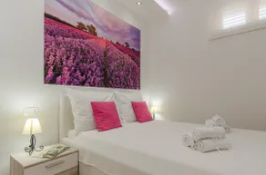 Modern Apt near historical core - Image 5