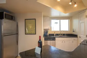 Beautiful, centrally located, super comfy beds! - Image 4