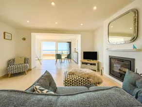 Panoramic Sea Views & Luxury: Coastguards Retreat - Image 4