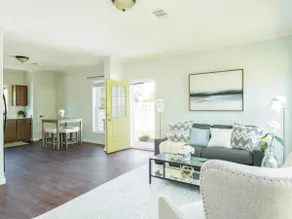 Duplex Retreat for 2 Near Madison - Image 2