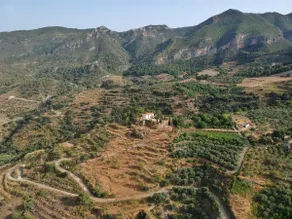 Beautiful house above the top of a mountain. - Image 2
