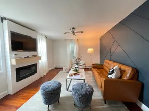 Family-Pet Friendly/Fast Wi-Fi/King Bed/Parking - Image 2