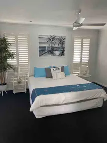 SPACIOUS BEACH HOUSE in beautiful Dicky Beach with private pool. - Image 2