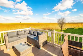 Sea 'n' Stars  · Sea 'n' Stars Platinum Plus Holiday Home with Views, Decking, Wifi & Netflix - Image 4