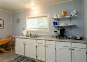 Secluded Hidden Gem Mazama House near Crater Lake - Image 2