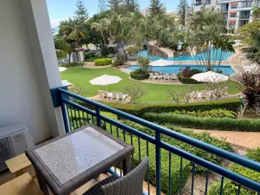 Calypso Resort, Sleeps 8, Coolangatta Beach! Family Beachfront Apartment! - Image 4