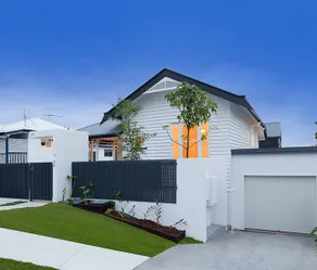 Modern Elegant Cottage 4Br PA Hospital EV Charger - Image 4