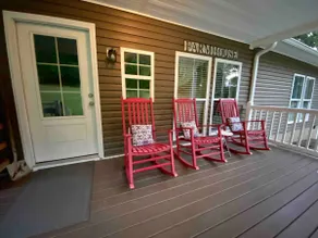 Tranquil Pondside Getaway - Image 4