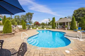 Romantic Getaway-Heated Spa - Seasonal Pool! - Image 3
