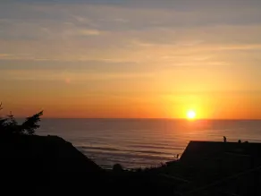 Spring and Whale season! Sunshine, waves, peace. - Image 2