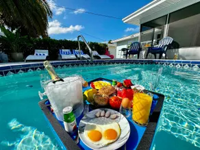 HOT TOB HEATED POOL HOUSE, MINUTES FROM CLEARWATER BEACH - Image 2