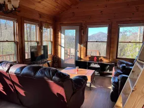 Misty Ridge, Pet Friendly Log Cabin close to Town! - Image 4