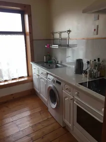 Centrally located bright flat - Image 4