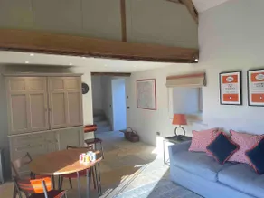 Unique & stylish guesthouse in renovated Barn - Image 3