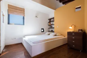 Red Art Maisonette - Image 4