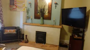 Quaint 1920s Townhouse - Image 2