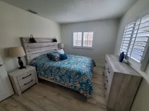 Cozy home, huge yard, close to beach & restaurants - Image 5