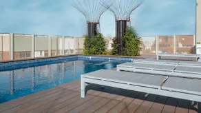 Exclusive apartment with a swimming pool and gym - Image 2