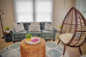 Chic House PC - Updated 3 Bedr close to downtown - Image 2
