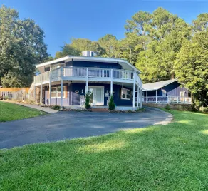 Palmer & Oak - Entire Lakefront Property on Lake Sinclair + Saltwater Pool - Image 2