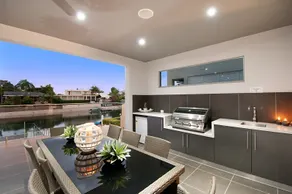 Waterfront Splendour - Image 3