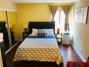 Downtown Place,Parking, 2 AC,Full Kitchen. - Image 3