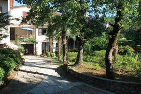 Appartment in a quiet garden - Image 4