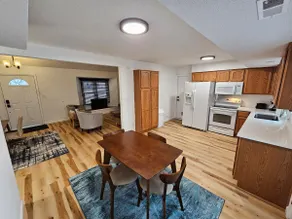 Spacious & Peaceful ~ 5* Location ~ Backyard ~ Pkg - Image 4