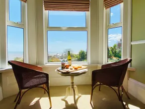 Clarendon View, Historic Apartment with Sea Views - Image 2