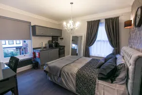 The Poppy Line · Stunning Apt - Image 3