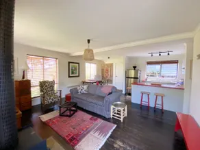 Cosy house with tropical garden - Image 4