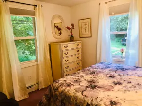 Charming 1 bedroom apartment close to downtown shopping, restaurants and beaches - Image 3
