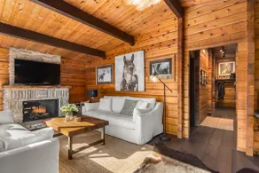 Rustic Chic Banff Mountain Home - Image 5
