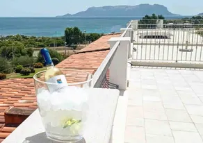 Luxury sea view home at only 4-min walk to beach - Image 2