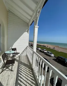 Stunning Sea Front Apartment - Image 5