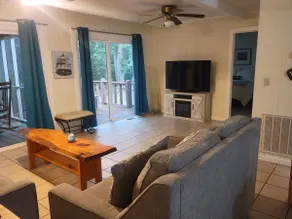 Guest House at Lake Hartwell - Image 5