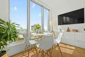 2 BR Downtown Oasis, AC & stunning views - Image 3