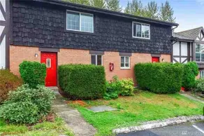 2BR SeaTac Townhouse | Near Airport | Pool | Pets+ - Image 2