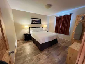 Pet-Friendly Three Bedroom Mountain Cabin - Image 3