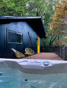 Forest Gem retreat with hot tub & fire-pit - Image 5