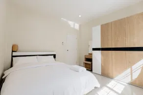 Glass House, Mountain View, Near Airport-City - Image 3