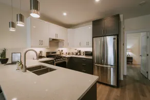 Gorgeous south facing 3BDR townhome! - Image 4