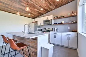 Magic Getaway, Chic Cabin with Mt. & Valley Views - Image 4