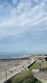 [302] View of Mt. Fuji from the balcony | 2 minutes to the beach | Twin room | Bathtub · Kitchen · Washing machine - Image 4