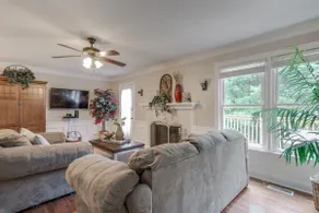 *Couples or Work Haven* Cozy | Stores/Food nearby! - Image 3