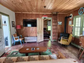 Cozy Lakefront Fishing Cottage - Image 3