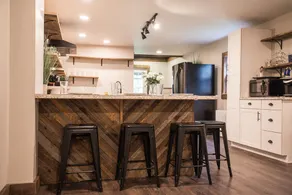 Taking reservations *Newly Renovated* GORGEOUS! - Image 3